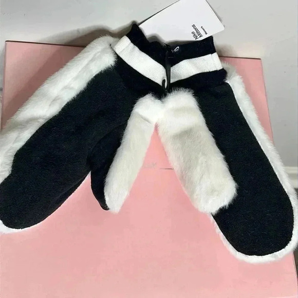 Nike Fuzzy Logo Mitts in White - Picture 5 of 9